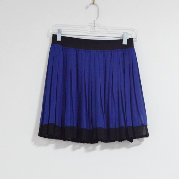 GUESS Blue & Black Pleated Chiffon Colorblock Flare Mini Skirt | Size XS - Picture 2 of 3